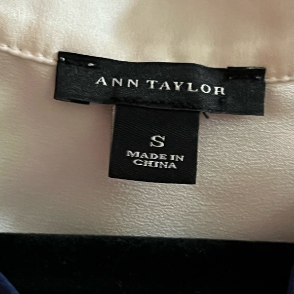Ann Taylor Blouse in cream and navy with embroidery - SZ S - Picture 3 of 5